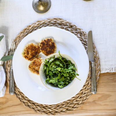 crab cake and arugula salad