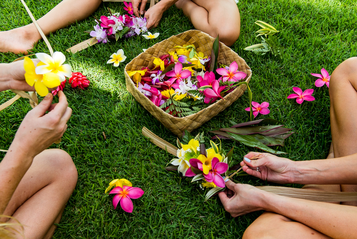 hawaiian lei making, flowers
