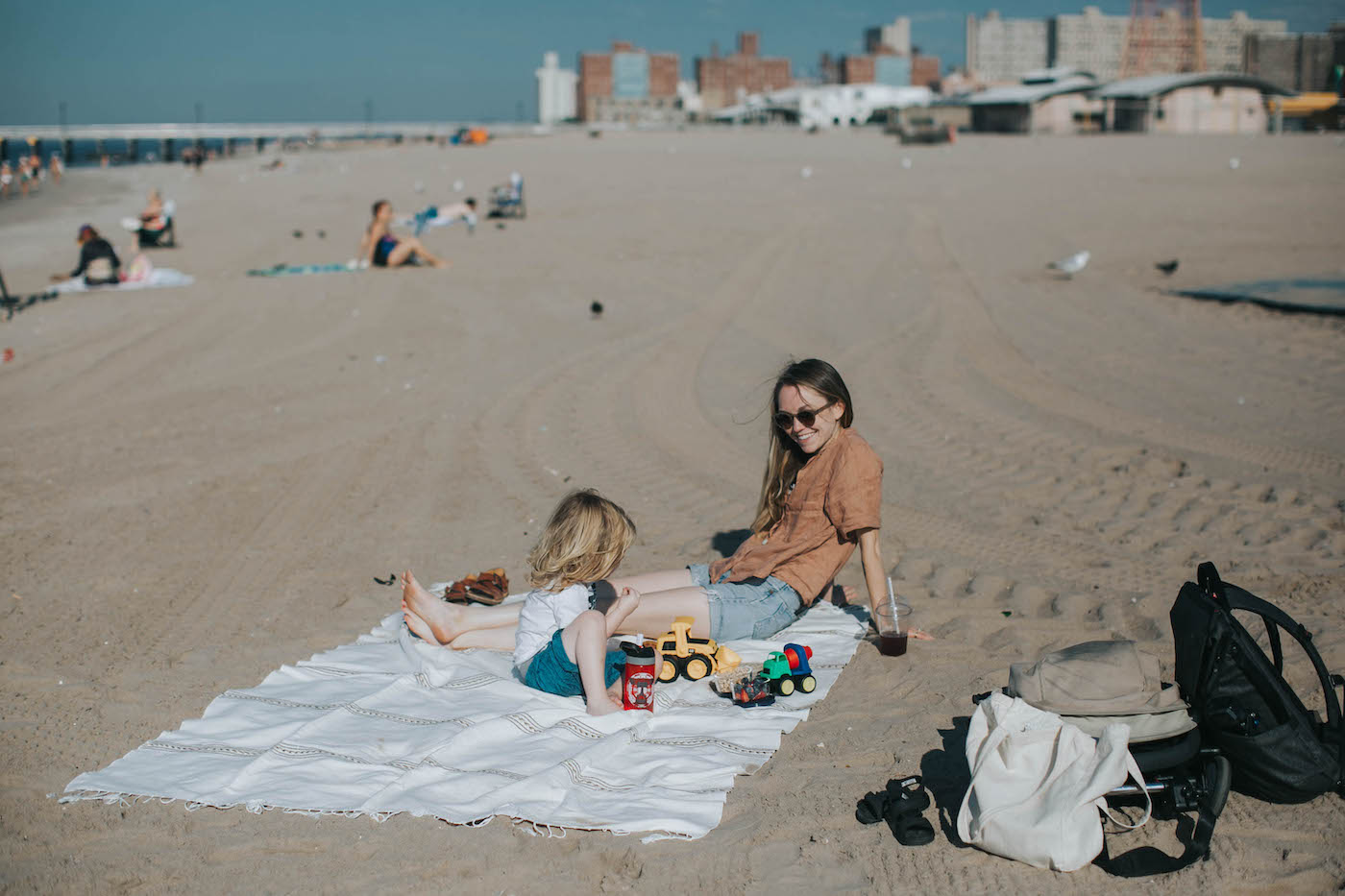beach picnic, baby, mom