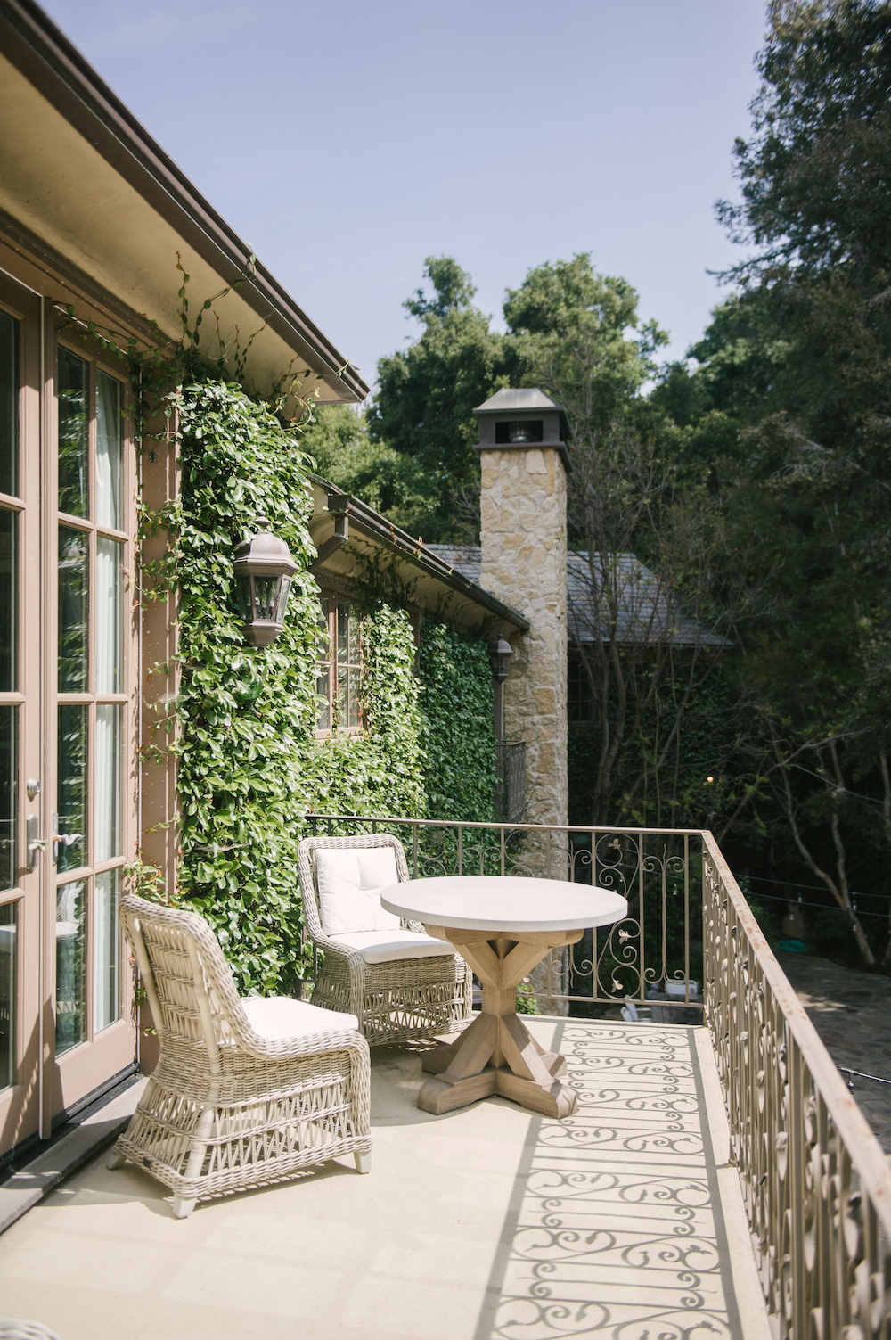 dream patio, balcony, ivy, outdoor furniture