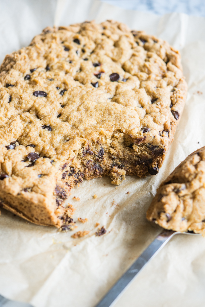 slow cooker chocolate chip cookie cake