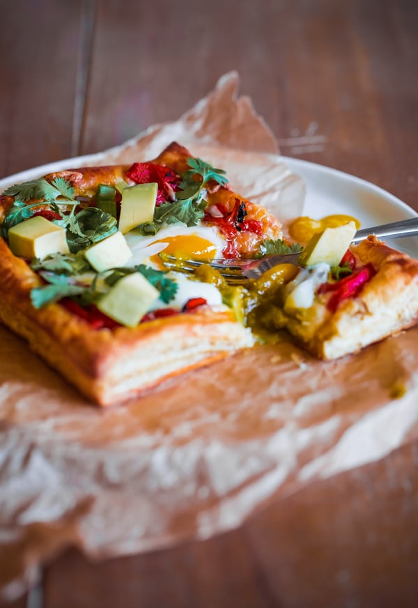 green harissa and egg puff pastry squares