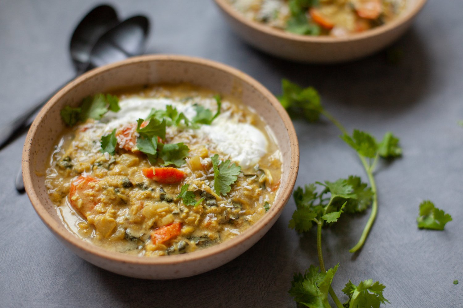 sopa de lentejas rojas con curry de coco