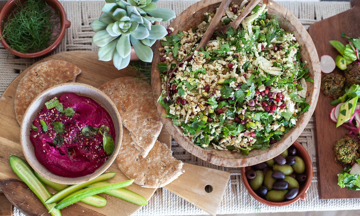 Cauliflower Tabbouleh with Pomegranates, Pistachios, and Fennel - A healthy and easy spin on the traditional mediterranean salad