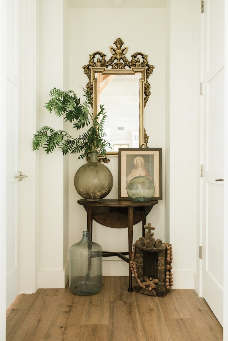 vintage antique hallways styling idea inspiration