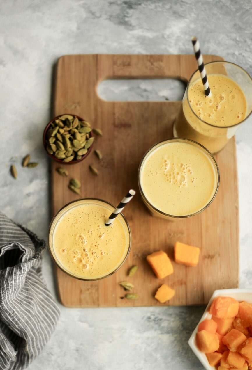 mango lassi drink