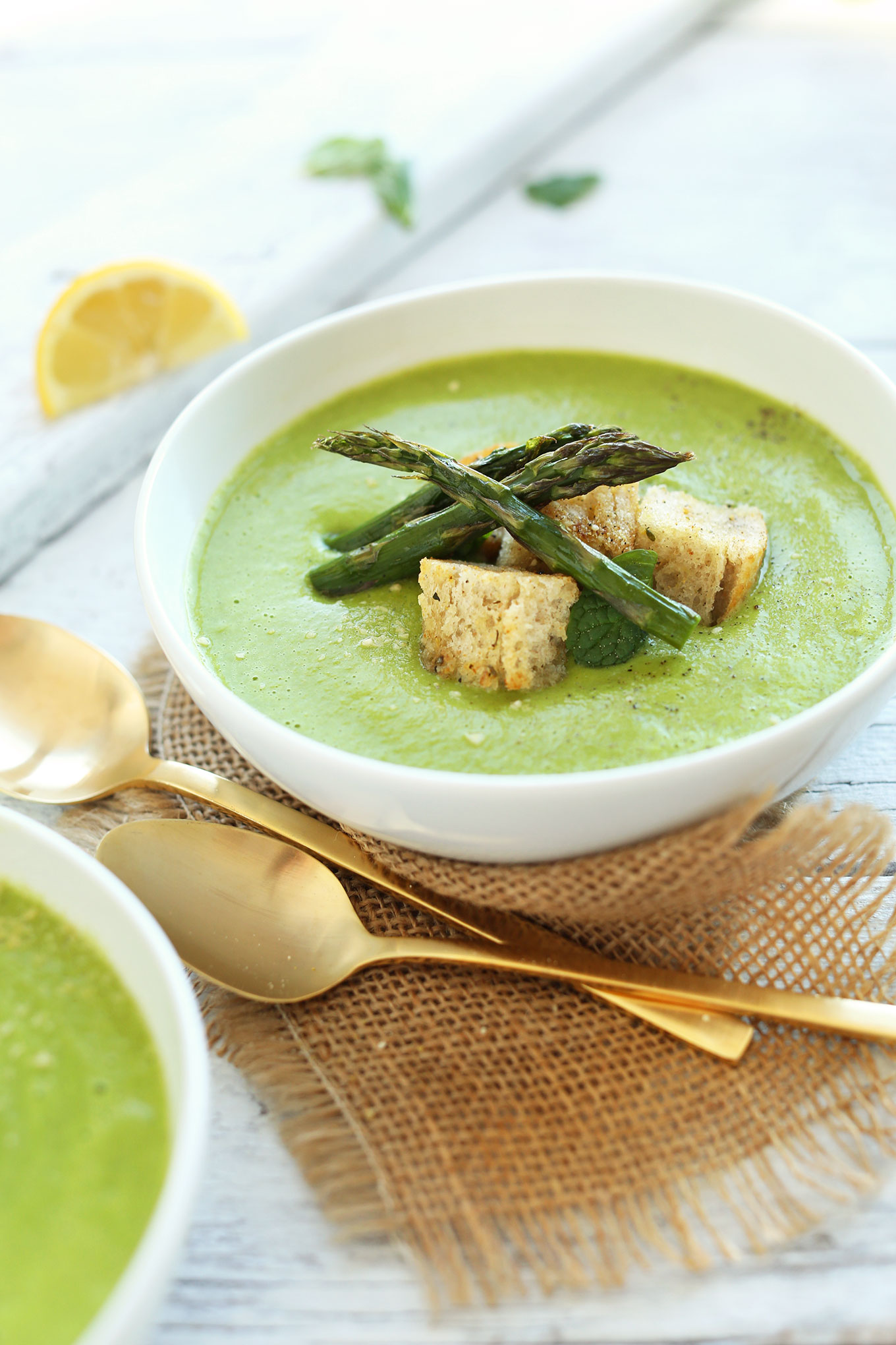 Creamy Asparagus and Pea Soup_healthy soup recipes