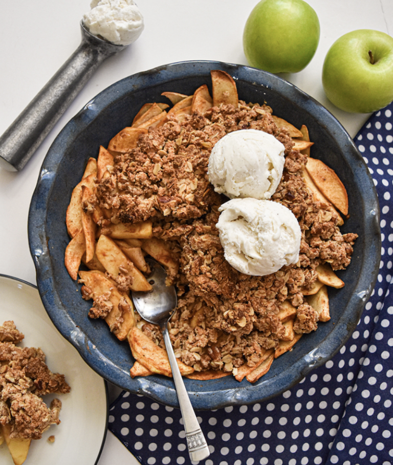 Simply serve healthy apples crispy