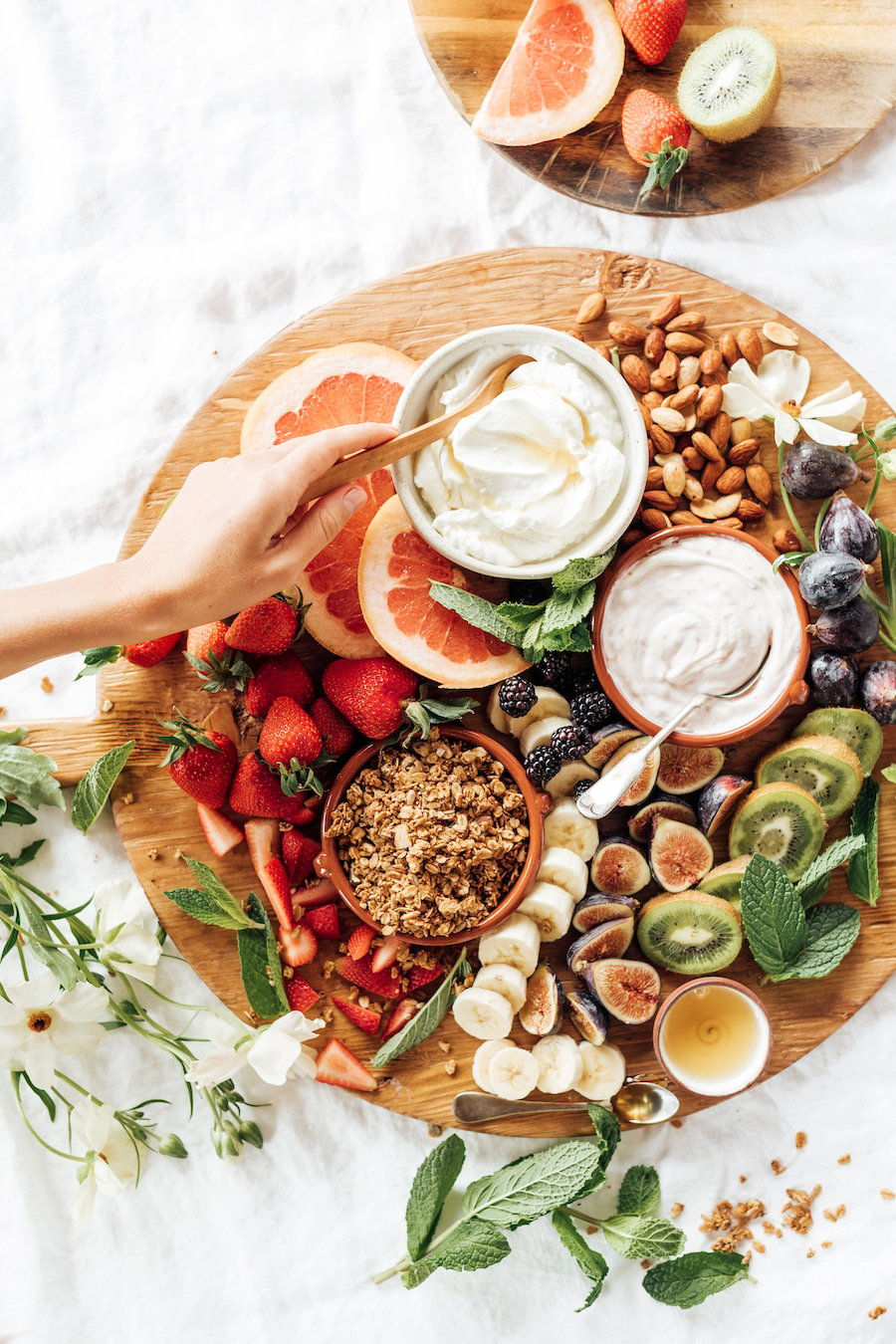 yogurt & granola breakfast grazing board_girl dinner ideas