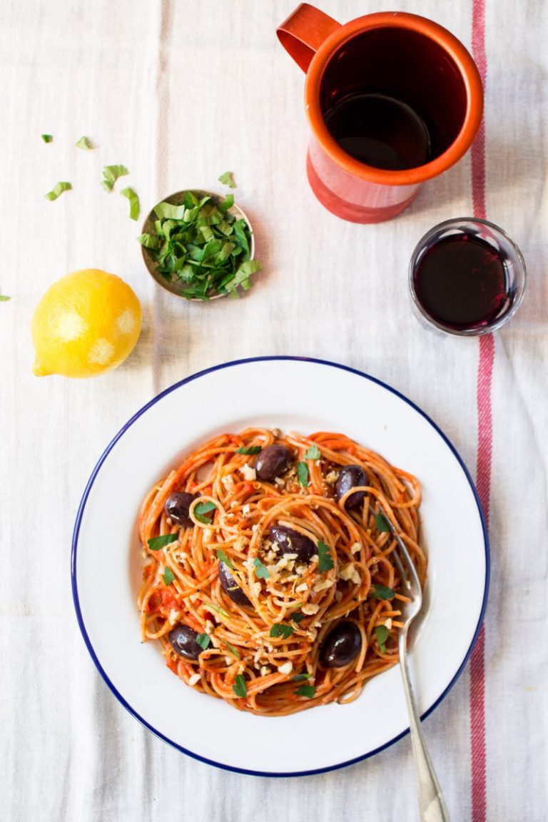 easy vegan tomato sauce pasta