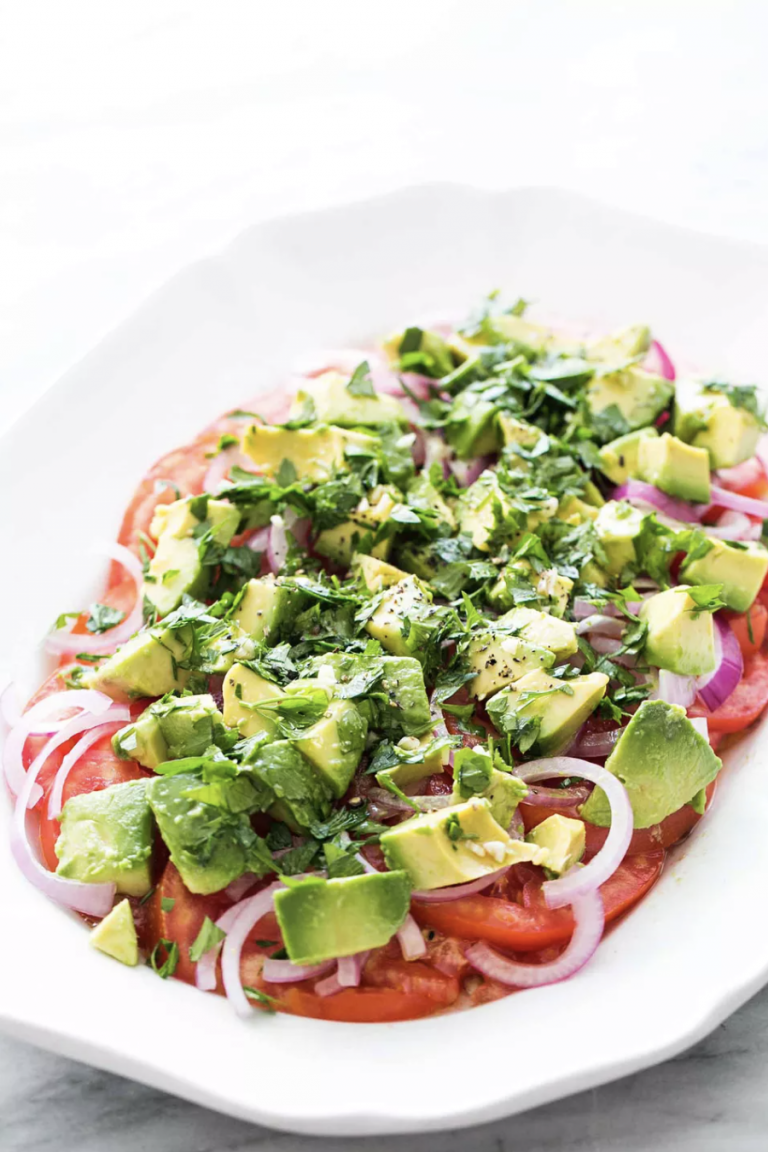 Salad with tomato, onion and avocado with a simple recipe