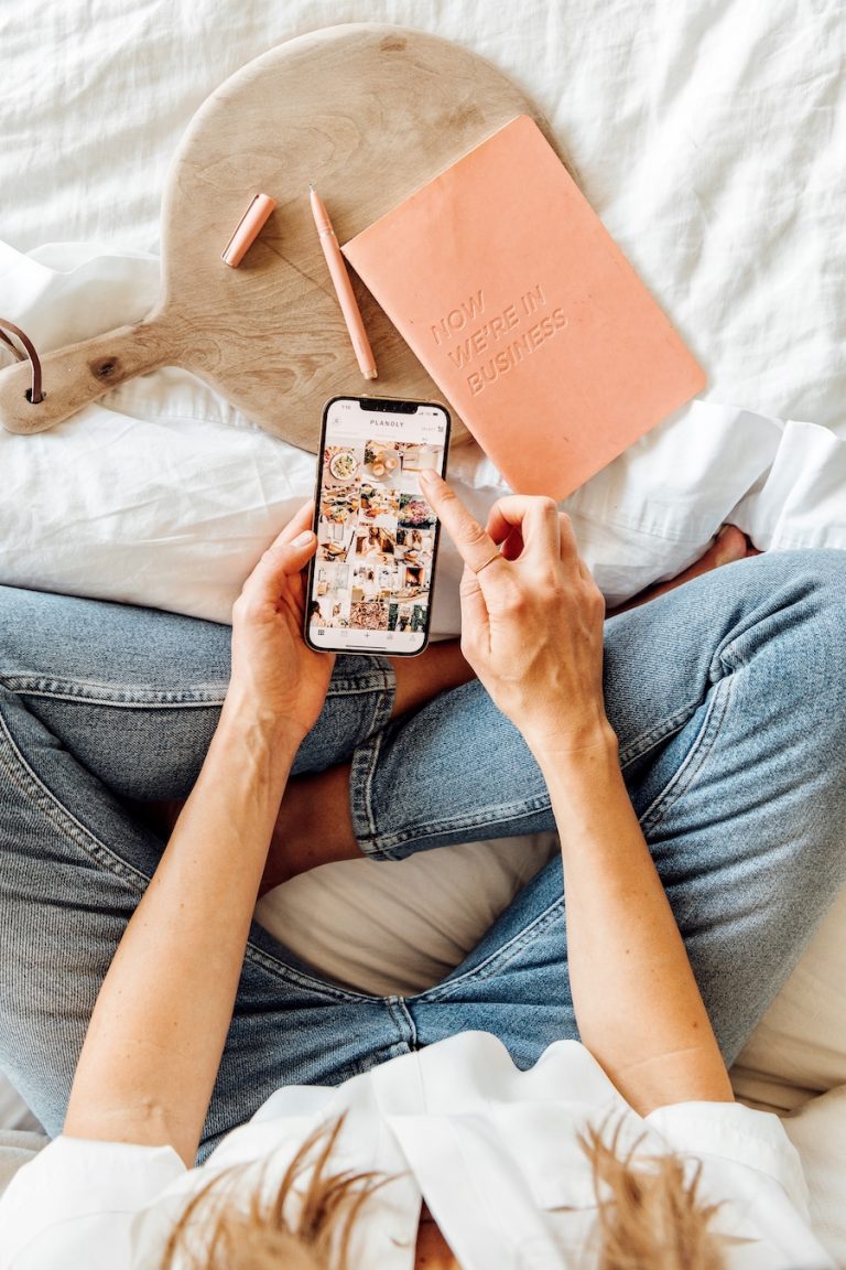 how to plan your instagram feed with planoly - phone