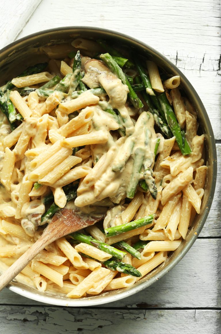 Mushroom cream pasta and asparagus