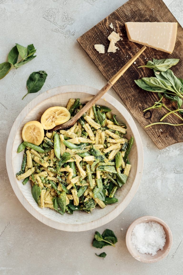 Pesto Pasta Primavera - an easy healthy summer single pot pasta recipe