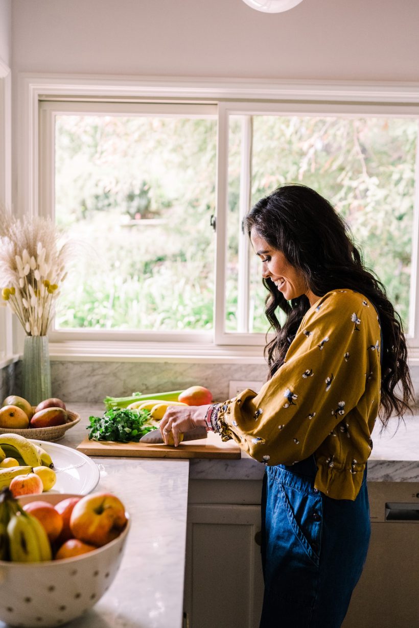 Kimberly Snyder's glow green smoothie, kitchen, breakfast, healthy morning, fruit