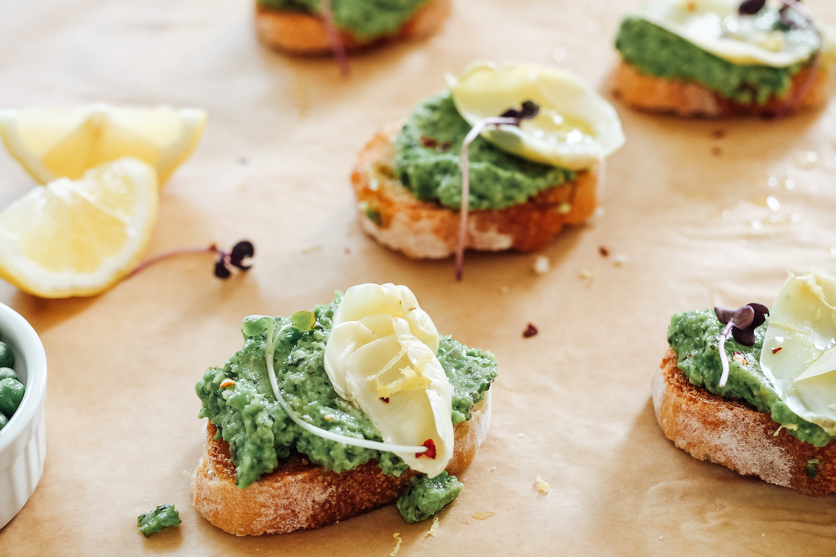 artichoke and pea crostini