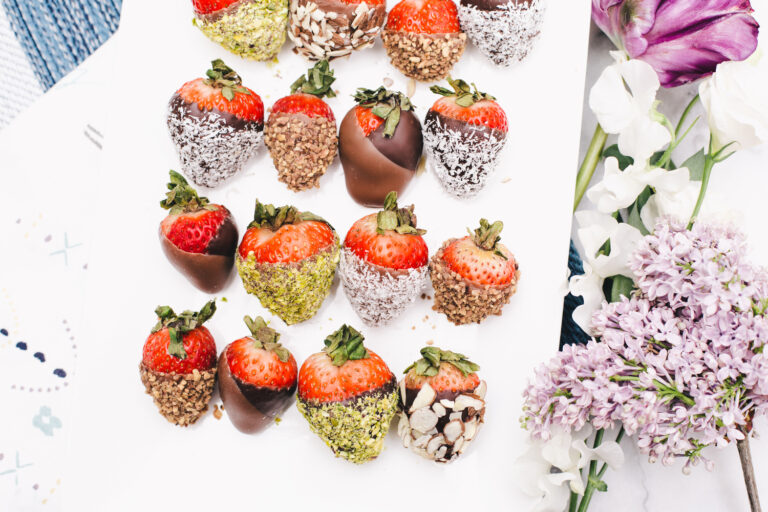 Chocolates covered strawberries