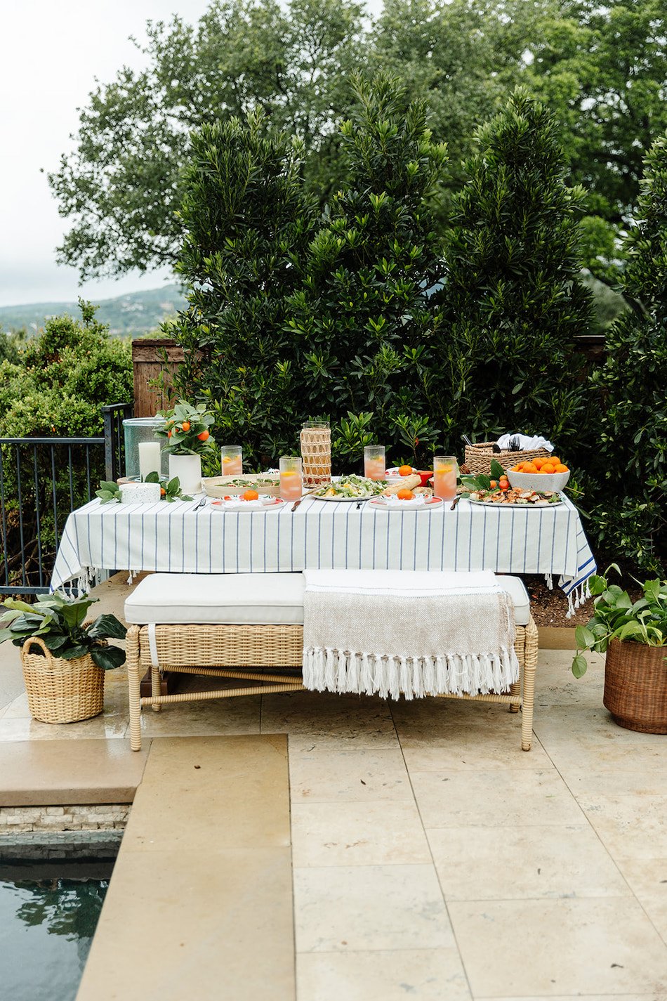 summer tablescape, backyard dinner party with Target, al freso entertaining, outdoor entertaining ideas