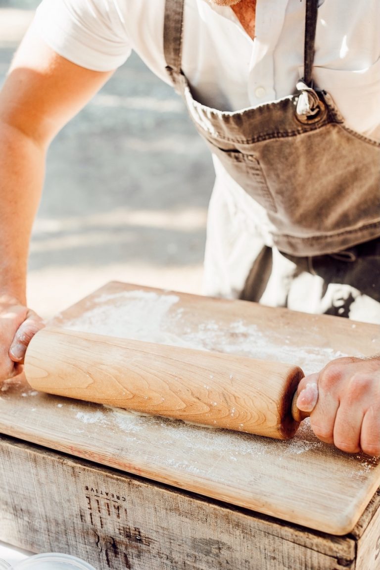 pizza dough, rolling pin