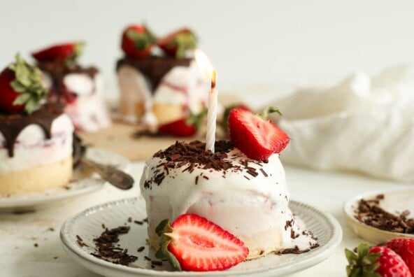 an easy mini ice cream cake to celebrate all the birthdays