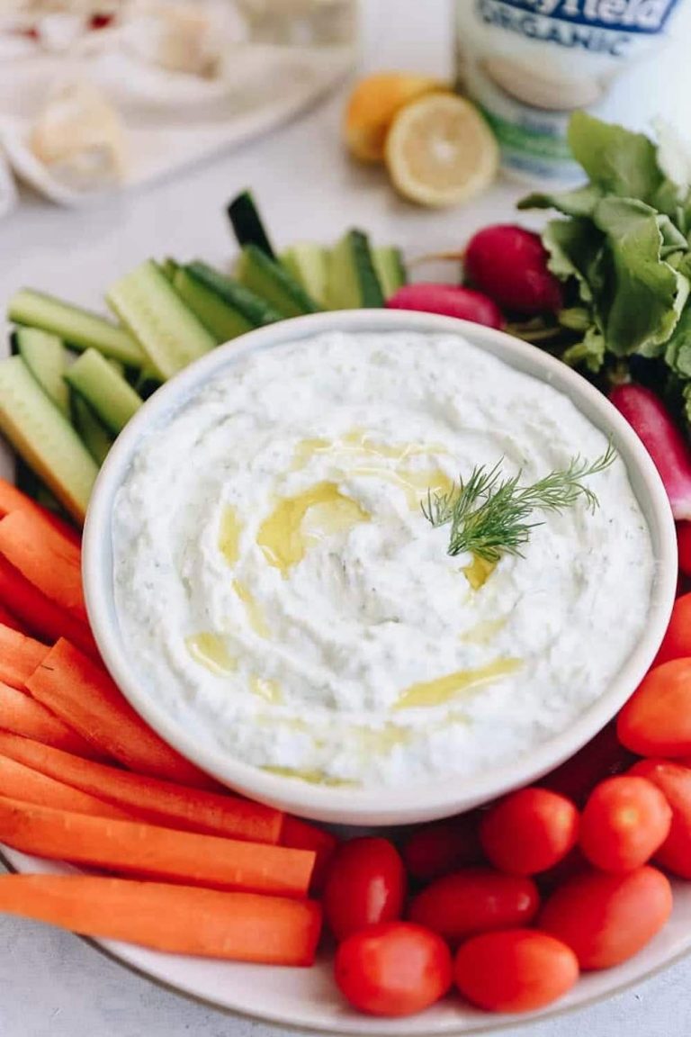 easy-greek-yogurt-tzatziki-9