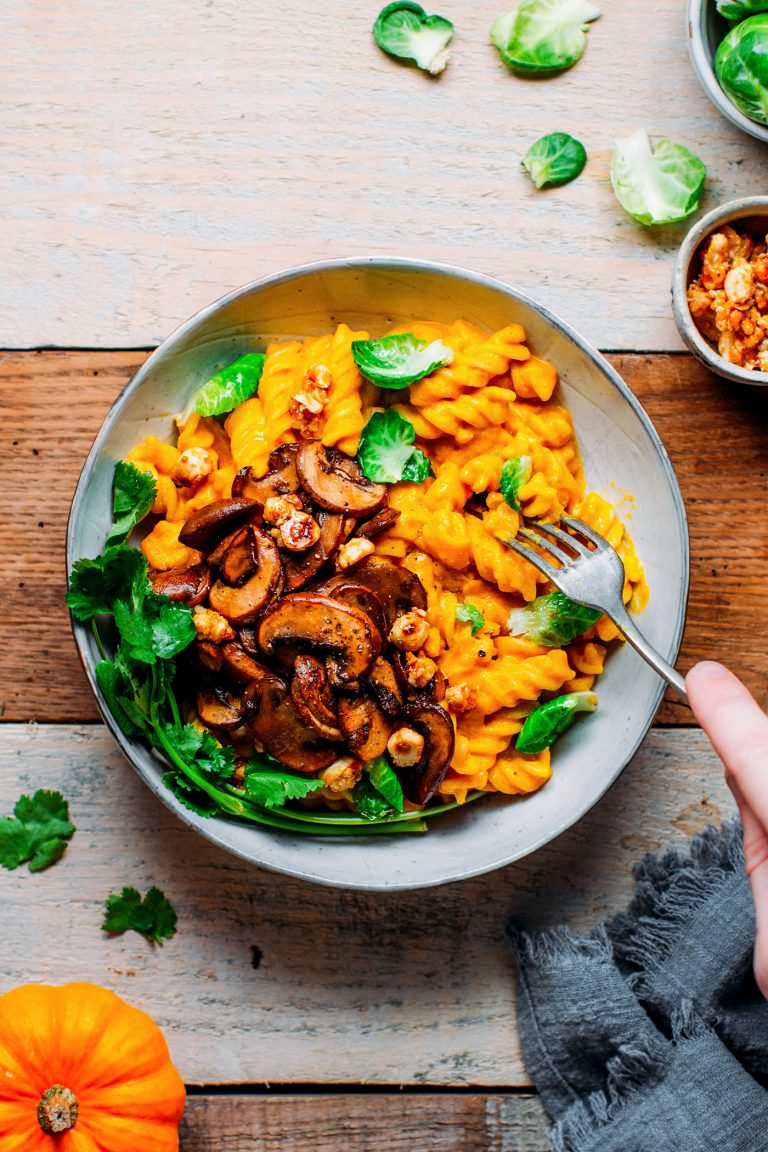 creamy pumpkin pasta with creamy caramelized mushrooms