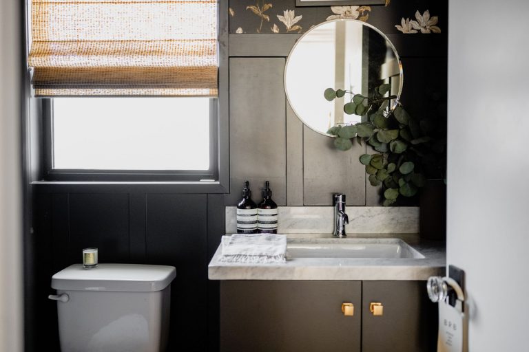 8 Paint Colors for Small Bathrooms, According to Interior Designers