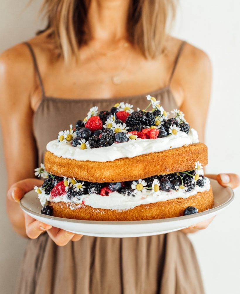 how to make berry and cream cake recipe with whipped cream and berries