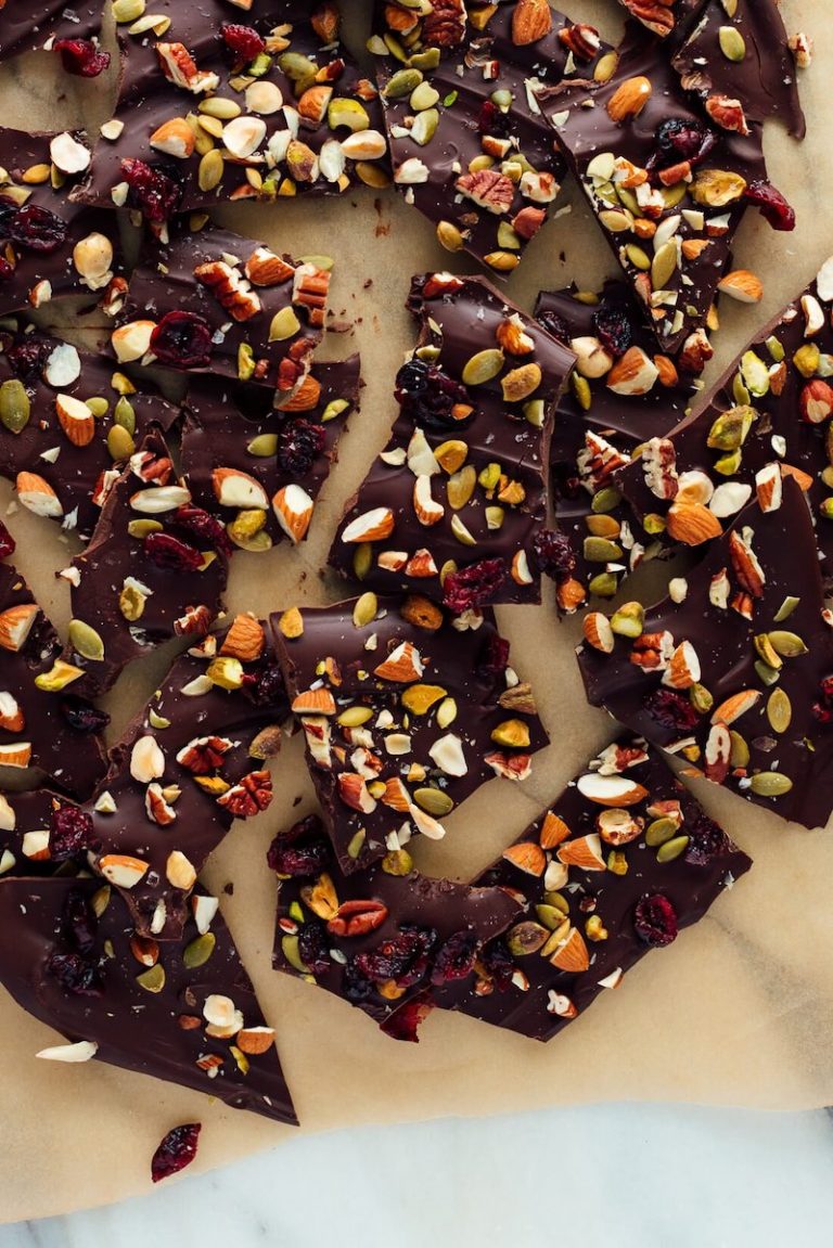 Easy Chocolate Bark von Cookie + Kate