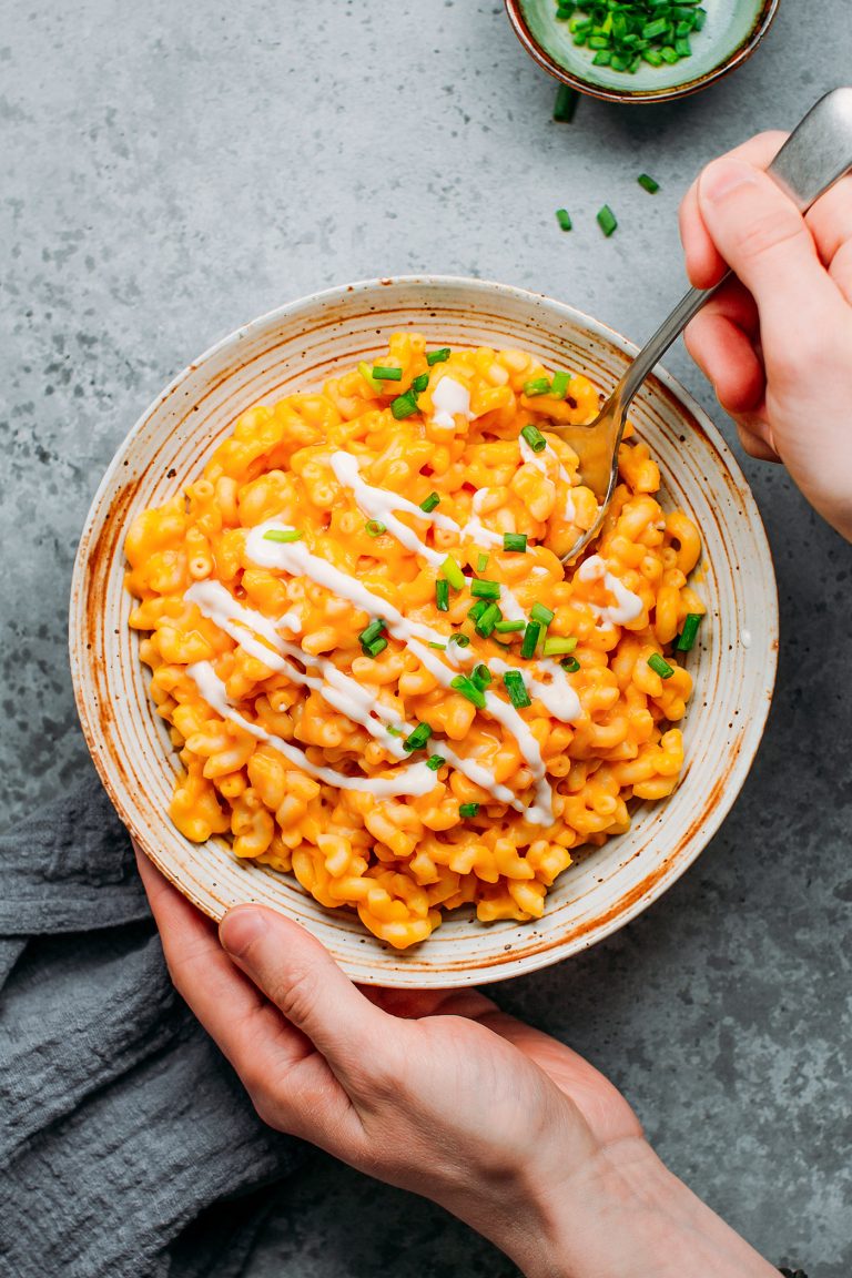 vegan sriracha mac n cheese