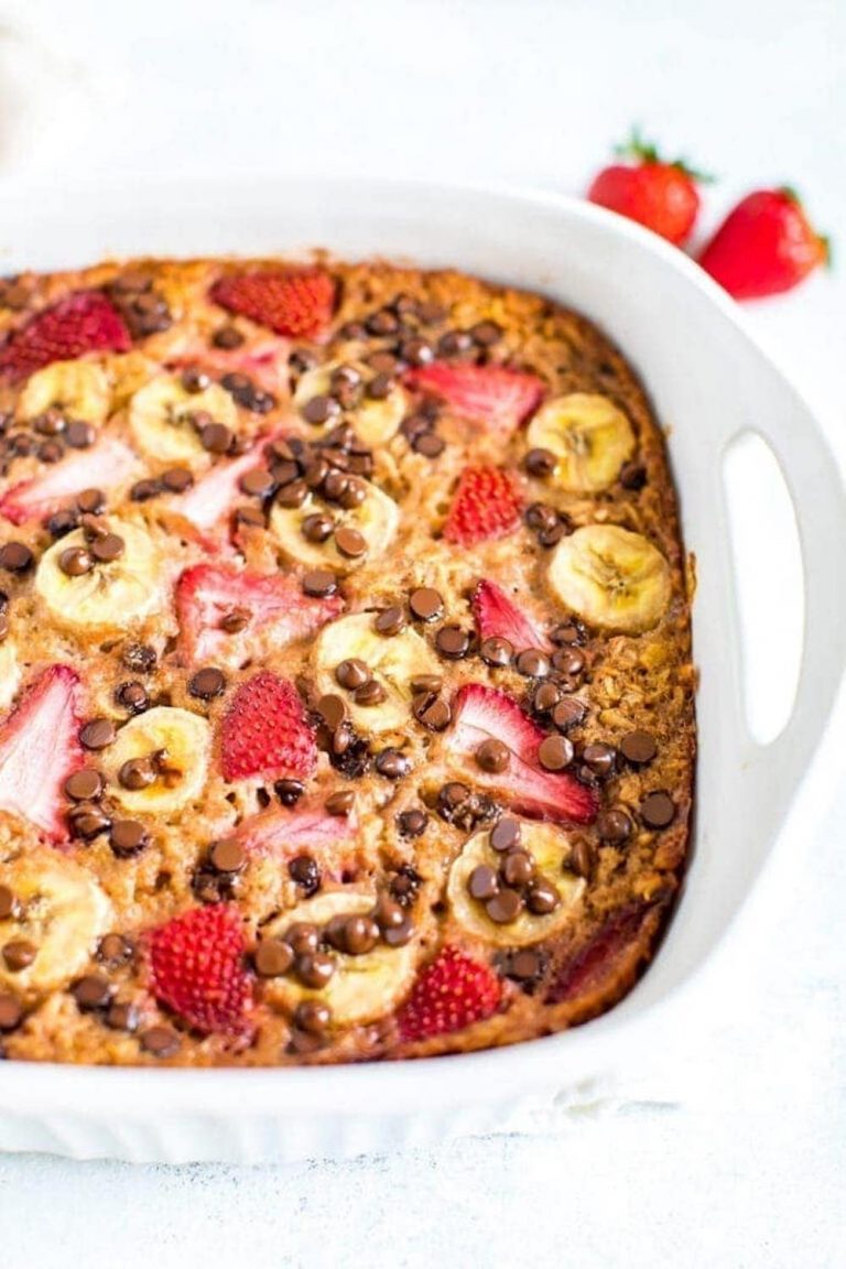 strawberry-banana-baked-oatmeal-3-768x1152