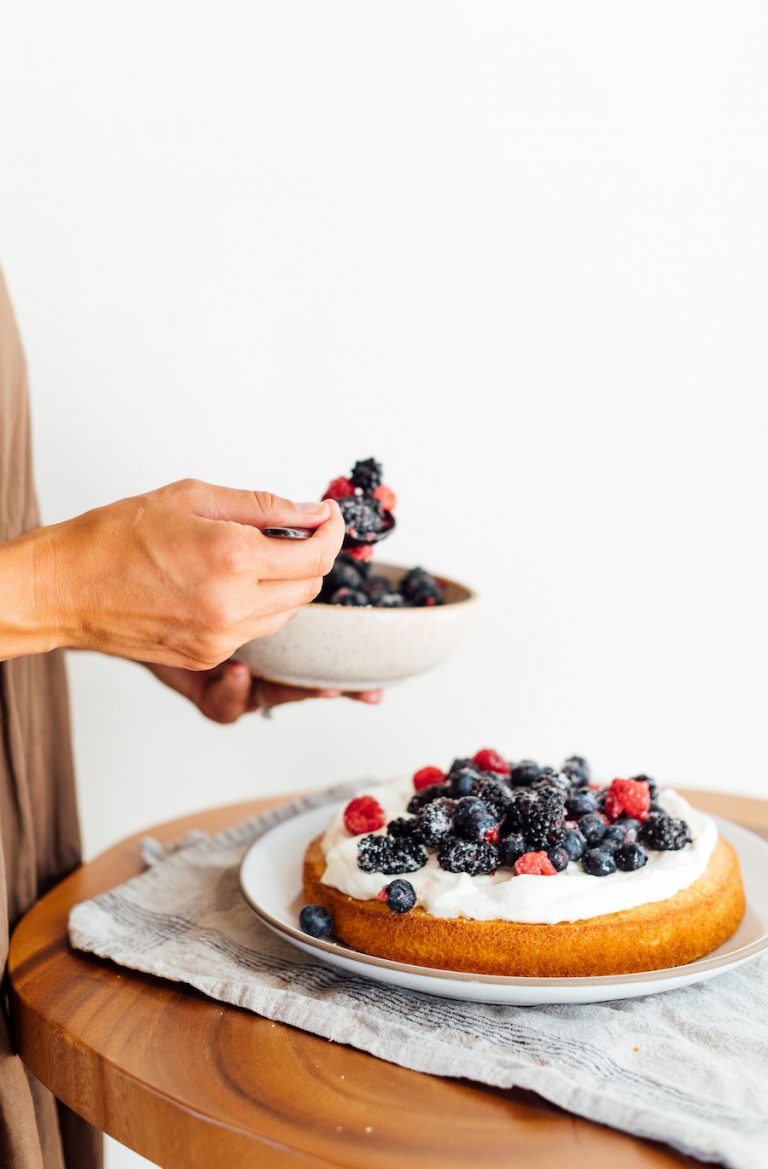 how to make an easy layer cake with whipped cream and berries