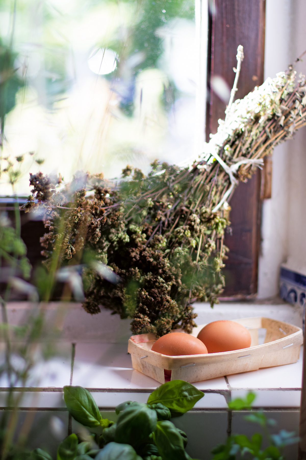 How to Make a Dried Herb Swag With Flowers for Your Kitchen