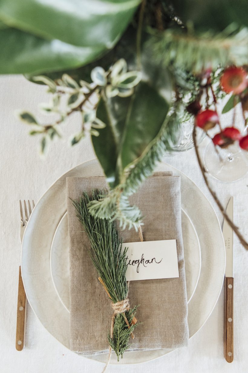 simple christmas table setting ideas-scandinavian inspired holiday tabletop with evergreen and pomegranates