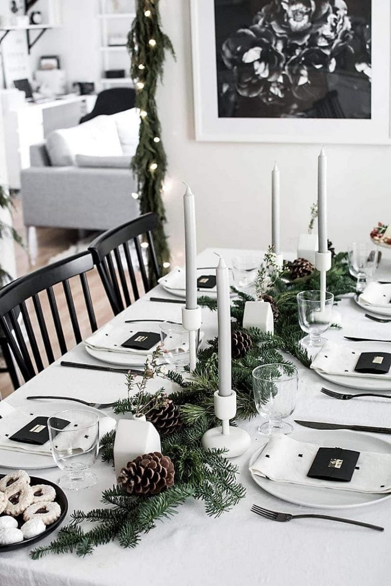 11 of the Best Christmas Table Setting Ideas We Found on Pinterest