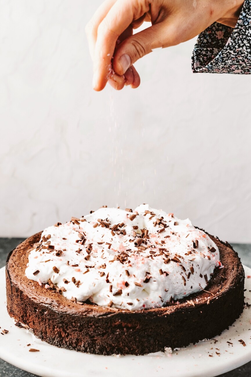 flourless peppermint chocolate cake - delicious and easy gluten-free dessert recipe for the holidays