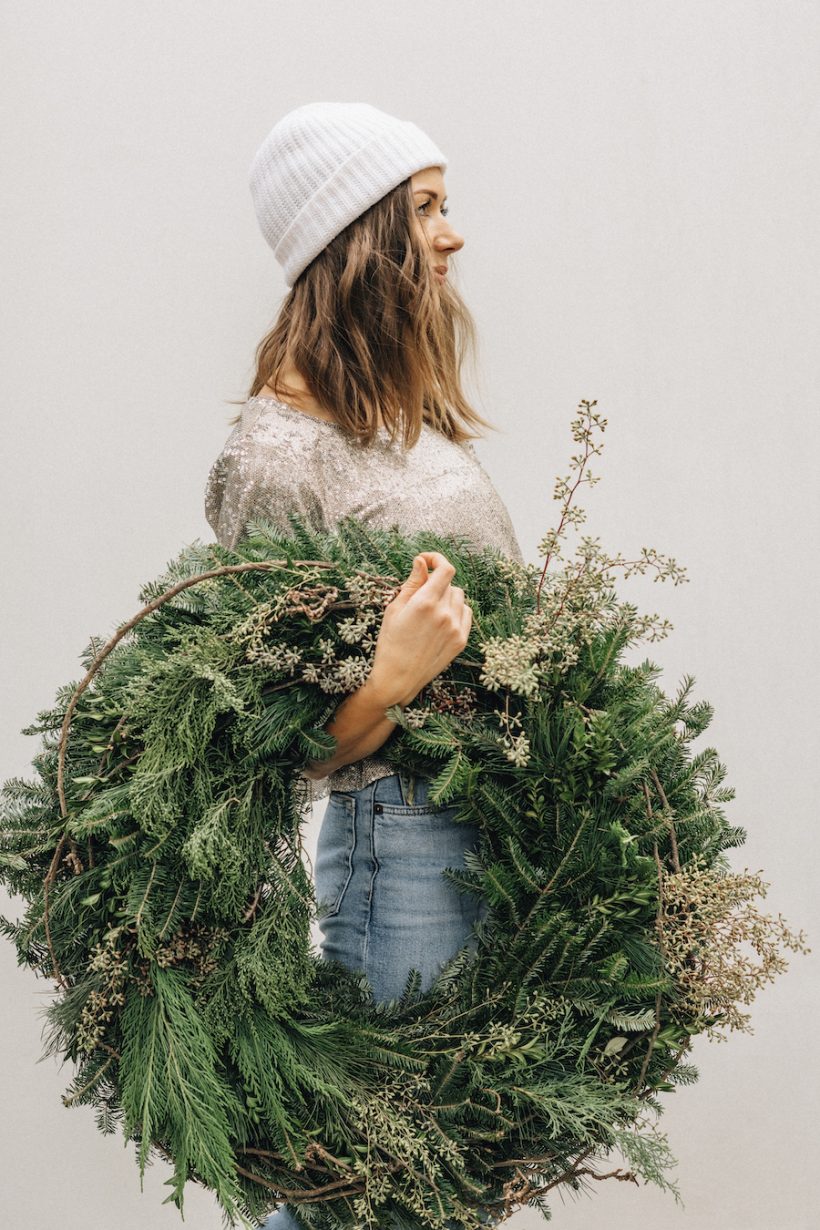 DIY evergreen holiday wreath, best holiday decor front porch, how to make a christmas wreath