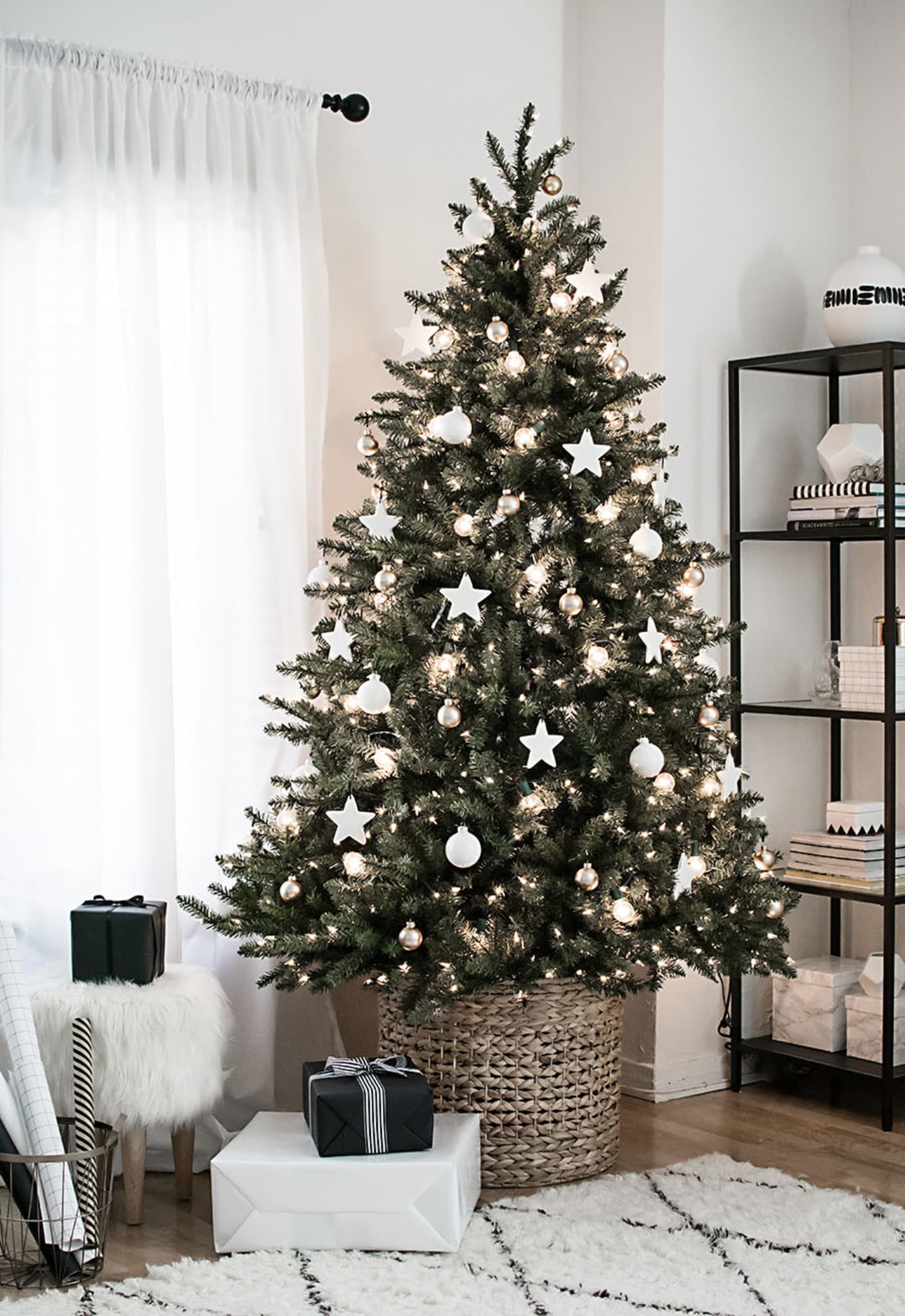 10 Modern Christmas Tree Ideas to Deck Your Stylish Halls