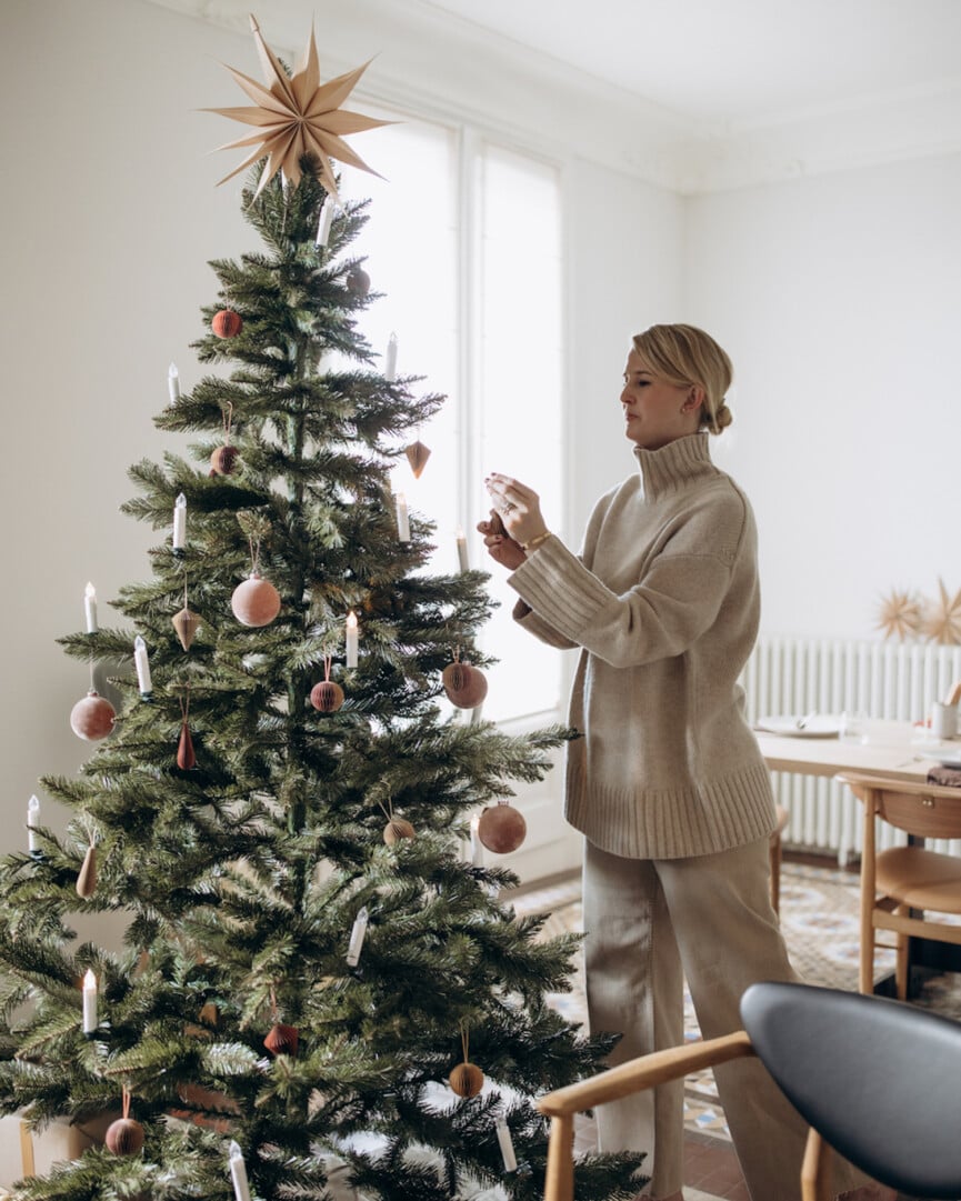 Modern Christmas Tree Ideas to Deck Your Stylish Halls