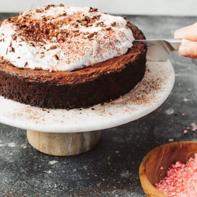 flourless peppermint chocolate cake - delicious and easy gluten-free dessert recipe for the holidays