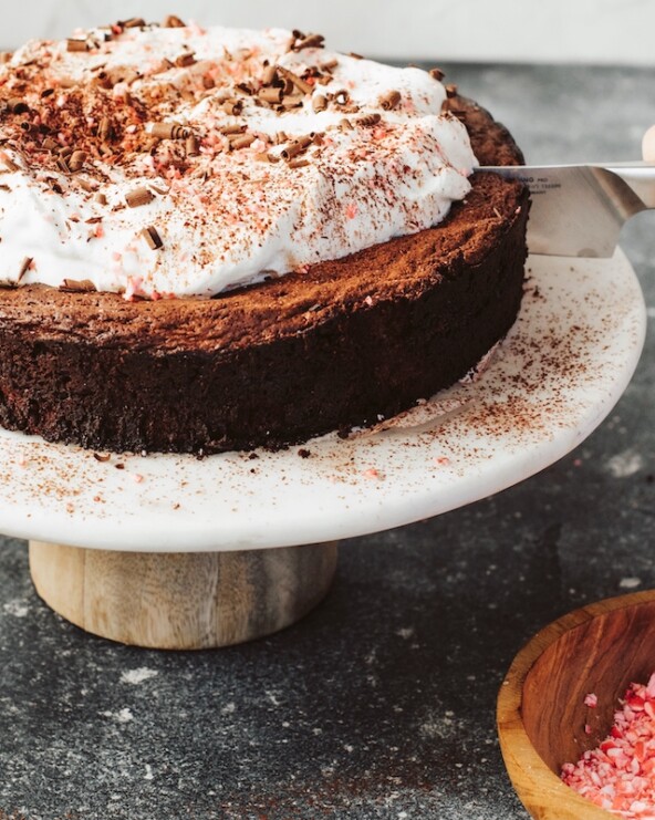 flourless peppermint chocolate cake - delicious and easy gluten-free dessert recipe for the holidays