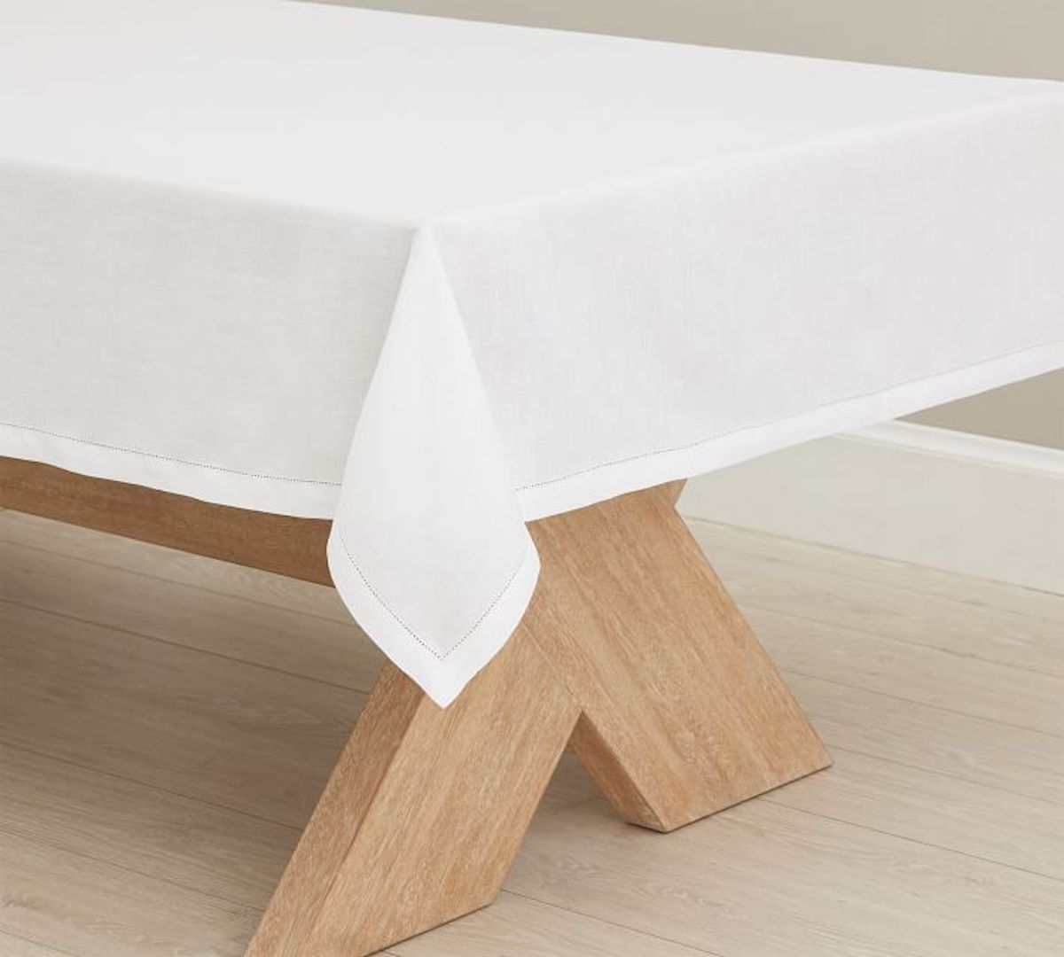 white-tablecloth