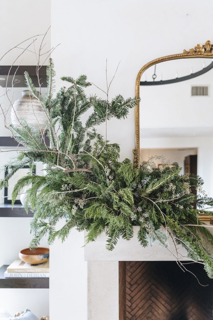 DIY scandinavian inspired holiday mantel garland, modern cozy christmas decoration ideas,