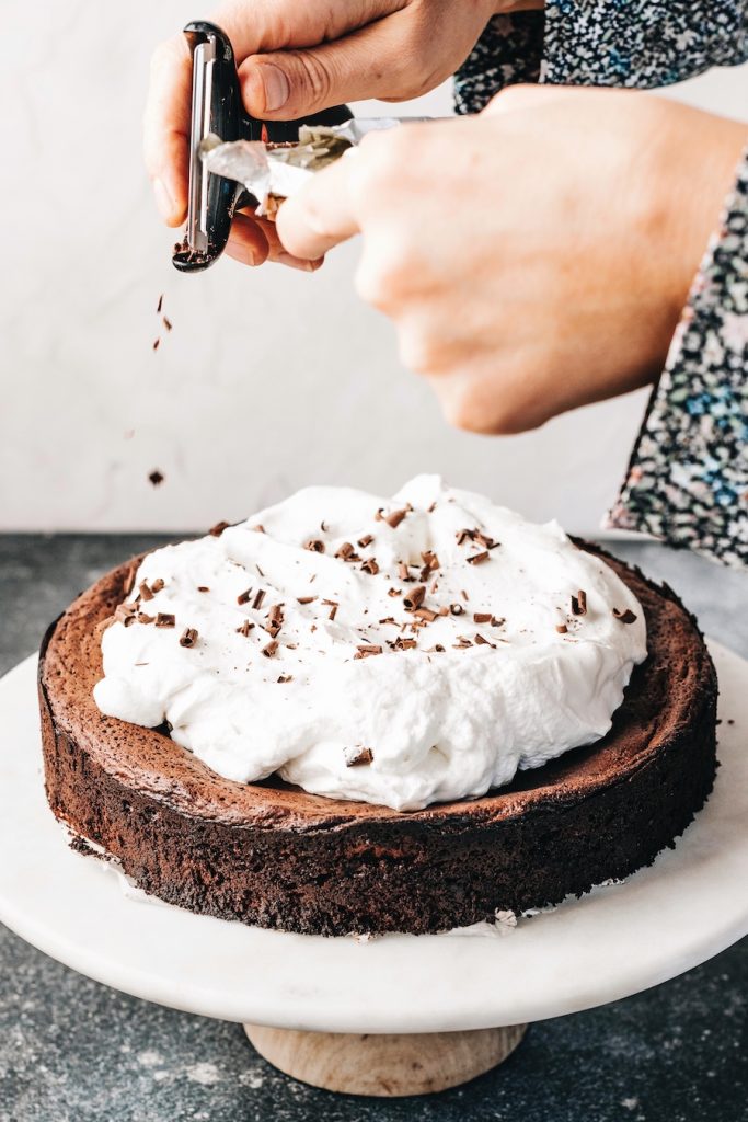 flourless peppermint chocolate cake - delicious and easy gluten-free dessert recipe for the holidays