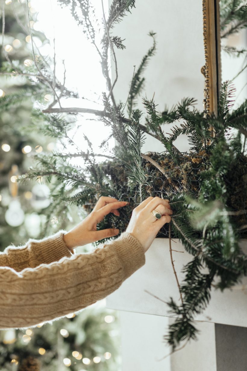 how to make a scandinavian inspired holiday mantel garland, modern cozy christmas decoration ideas,