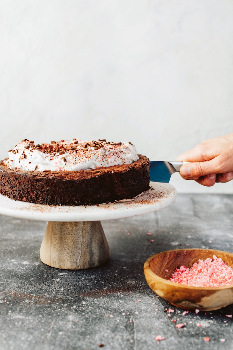 Flourless chocolate cake with mint