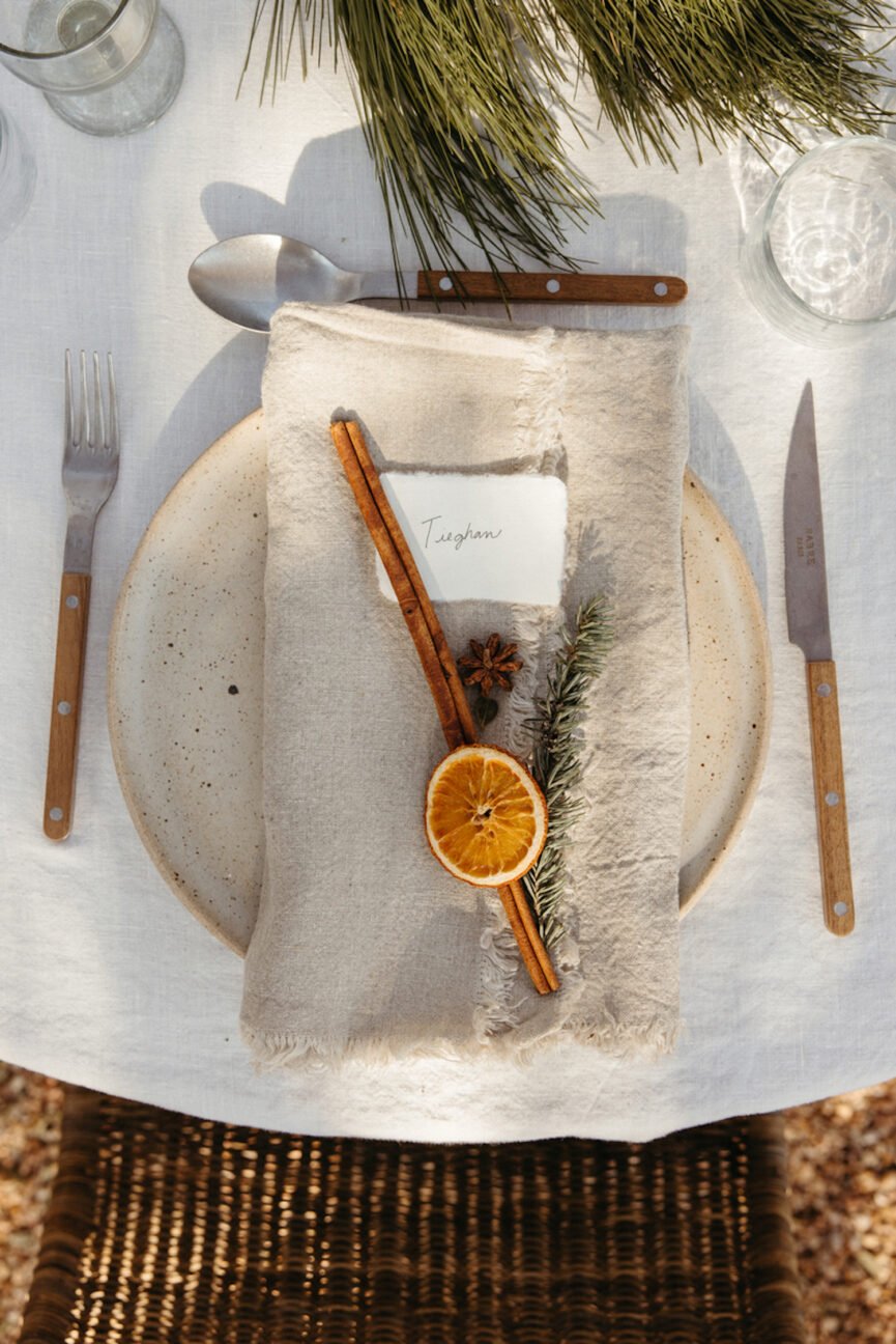 Neutral & Natural Christmas table setting ideas