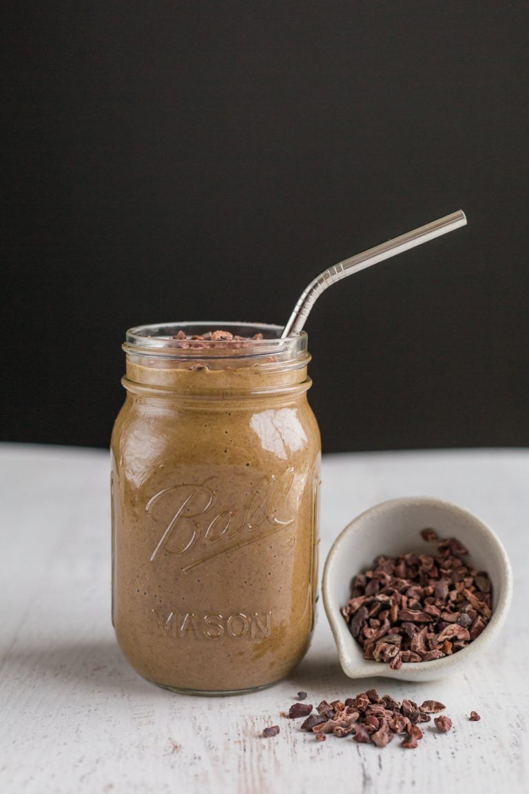 Recipes for low-carb smoothie_Chocolate Almond Butter Crunch Smoothie