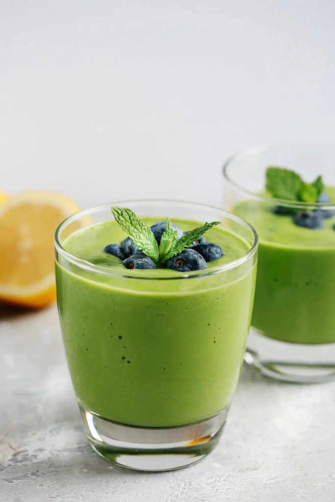 10 Low-Carb Smoothie Recipes to Start the New Year Right