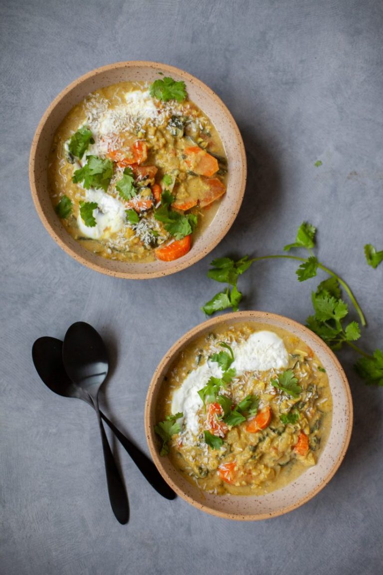 Red lentil soup with coconut curry